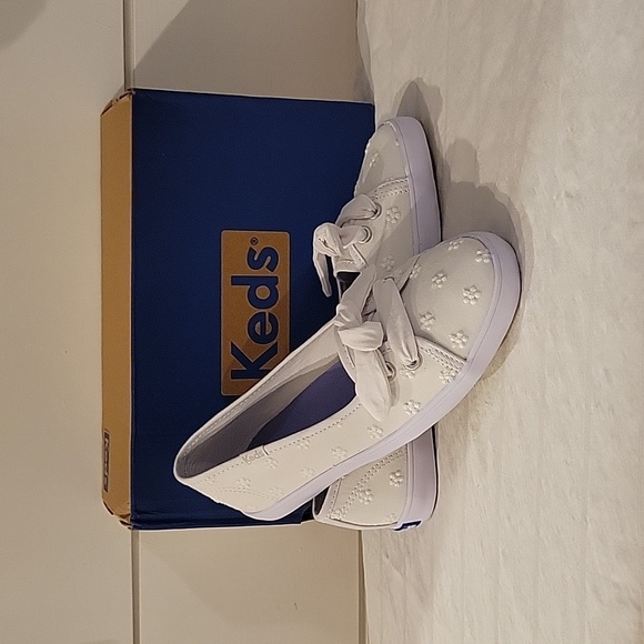 Keds Shoes Nib Keds 55m Seaside Daisy Eyelet Slip On In White